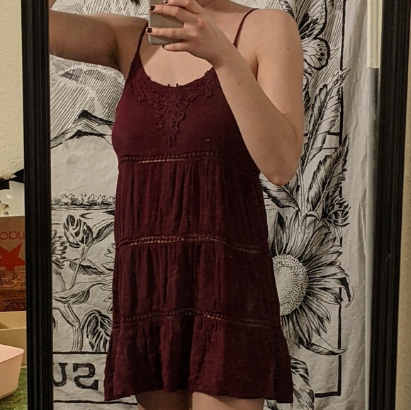 Forever 22 Burgundy Tier Lace Shift Dress - Picture 1 of 6